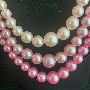 Elegant VINTAGE Pink Pearl Necklace